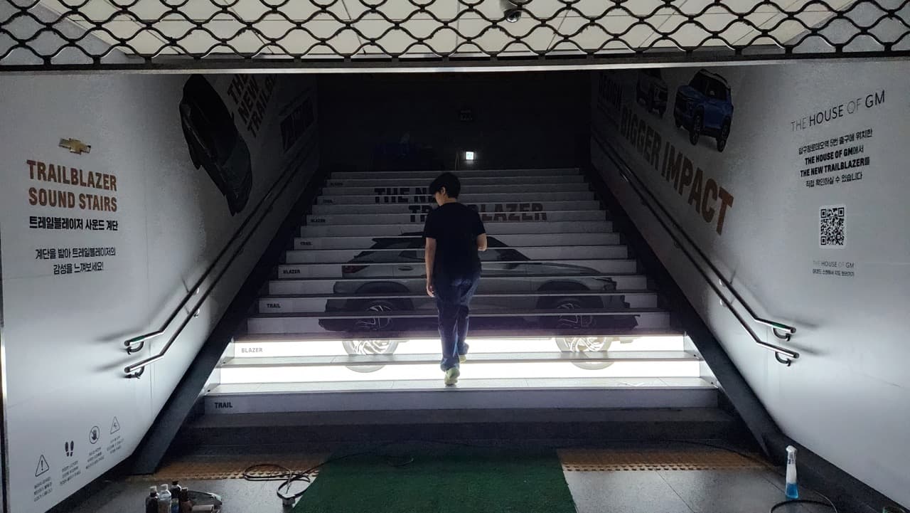 Hero Slide 28